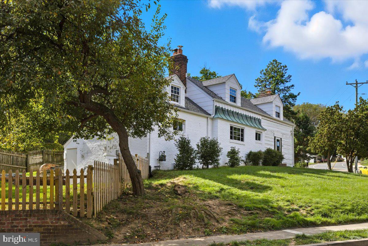 BROYHILL FOREST - Residential Lease