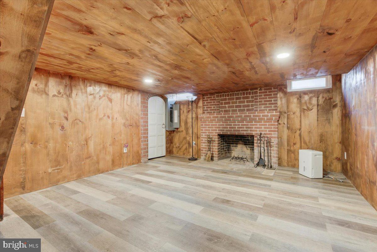 BROYHILL FOREST - Residential Lease