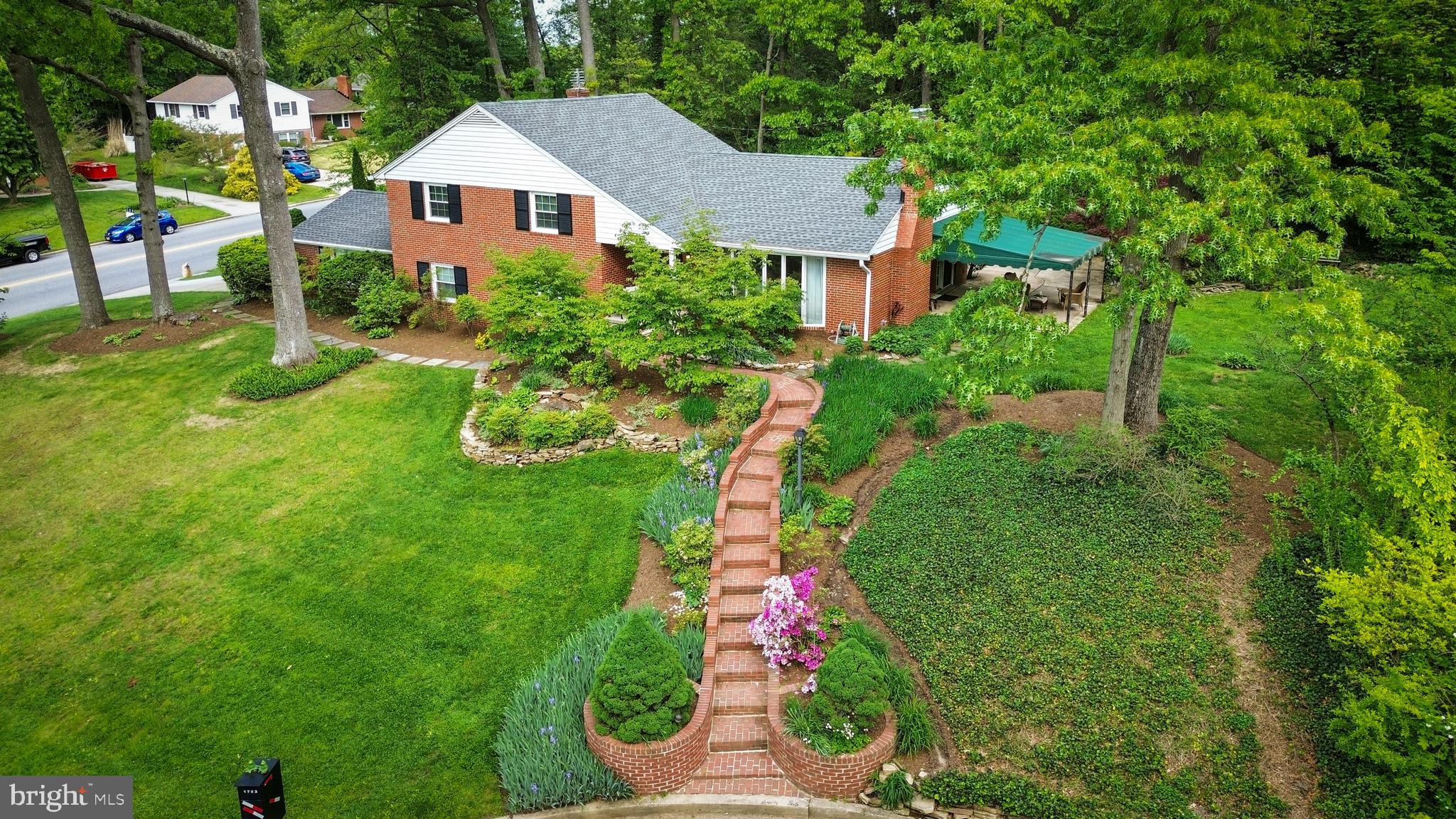 1703 RIDGELY GARTH
