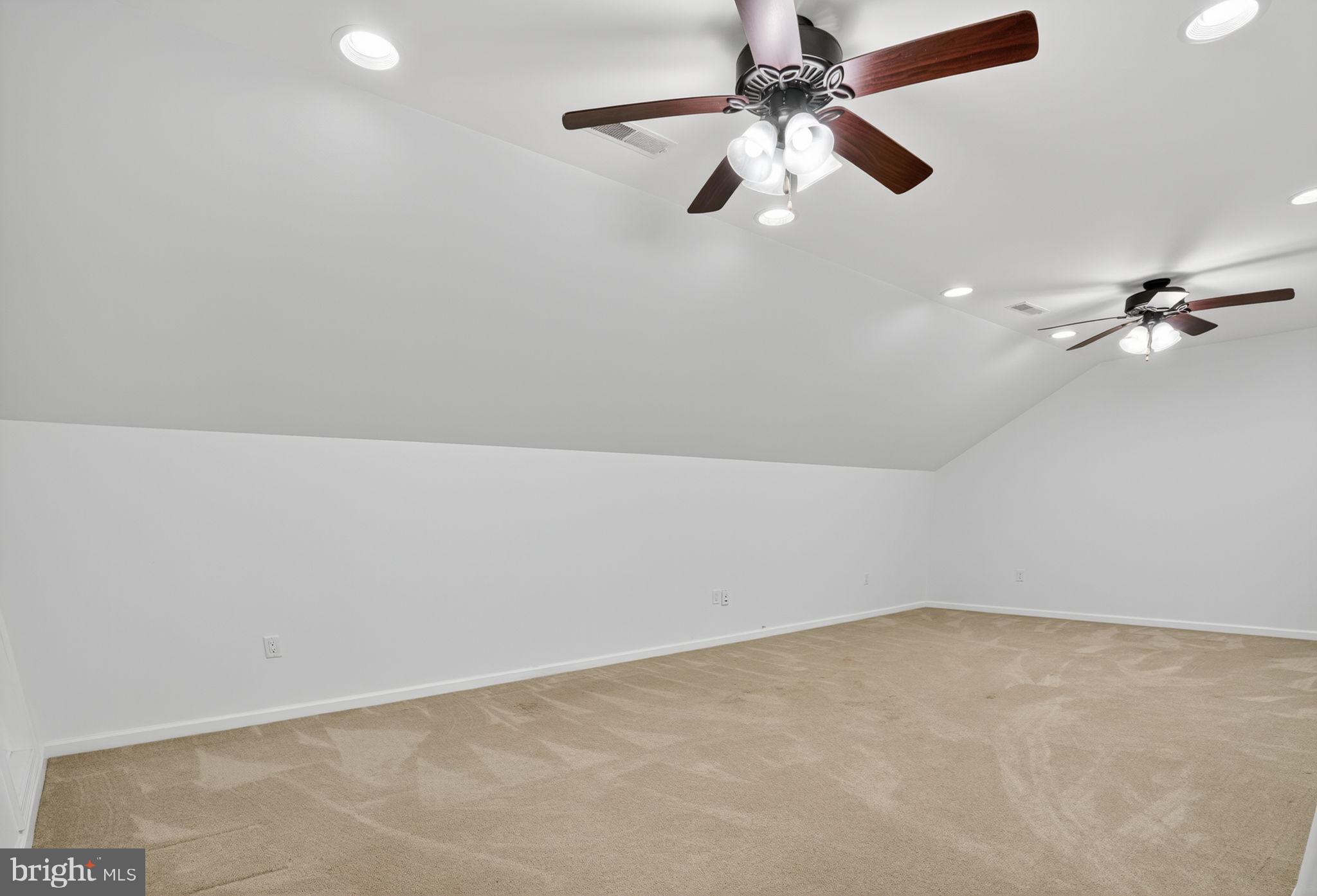 CAPTAIN'S COVE - Residential