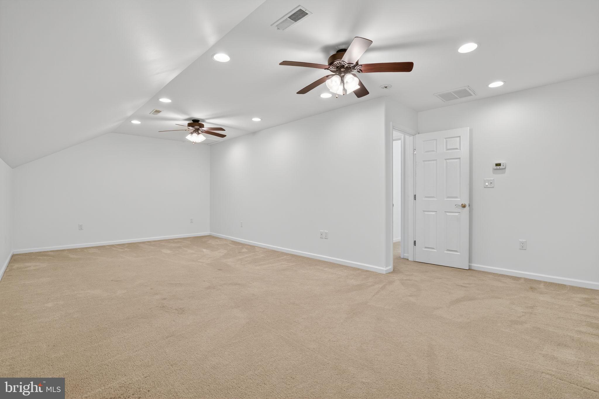 CAPTAIN'S COVE - Residential