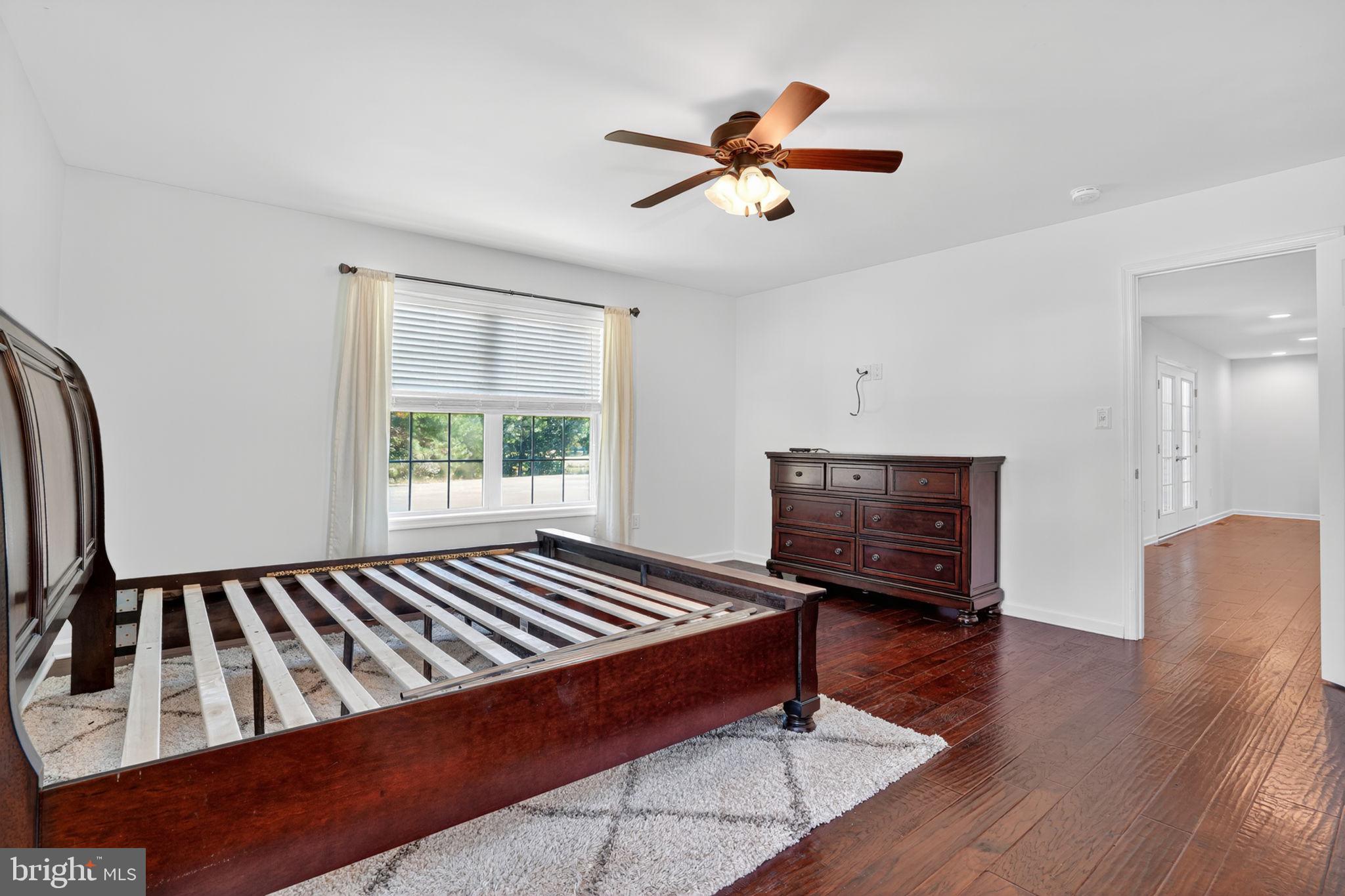 CAPTAIN'S COVE - Residential