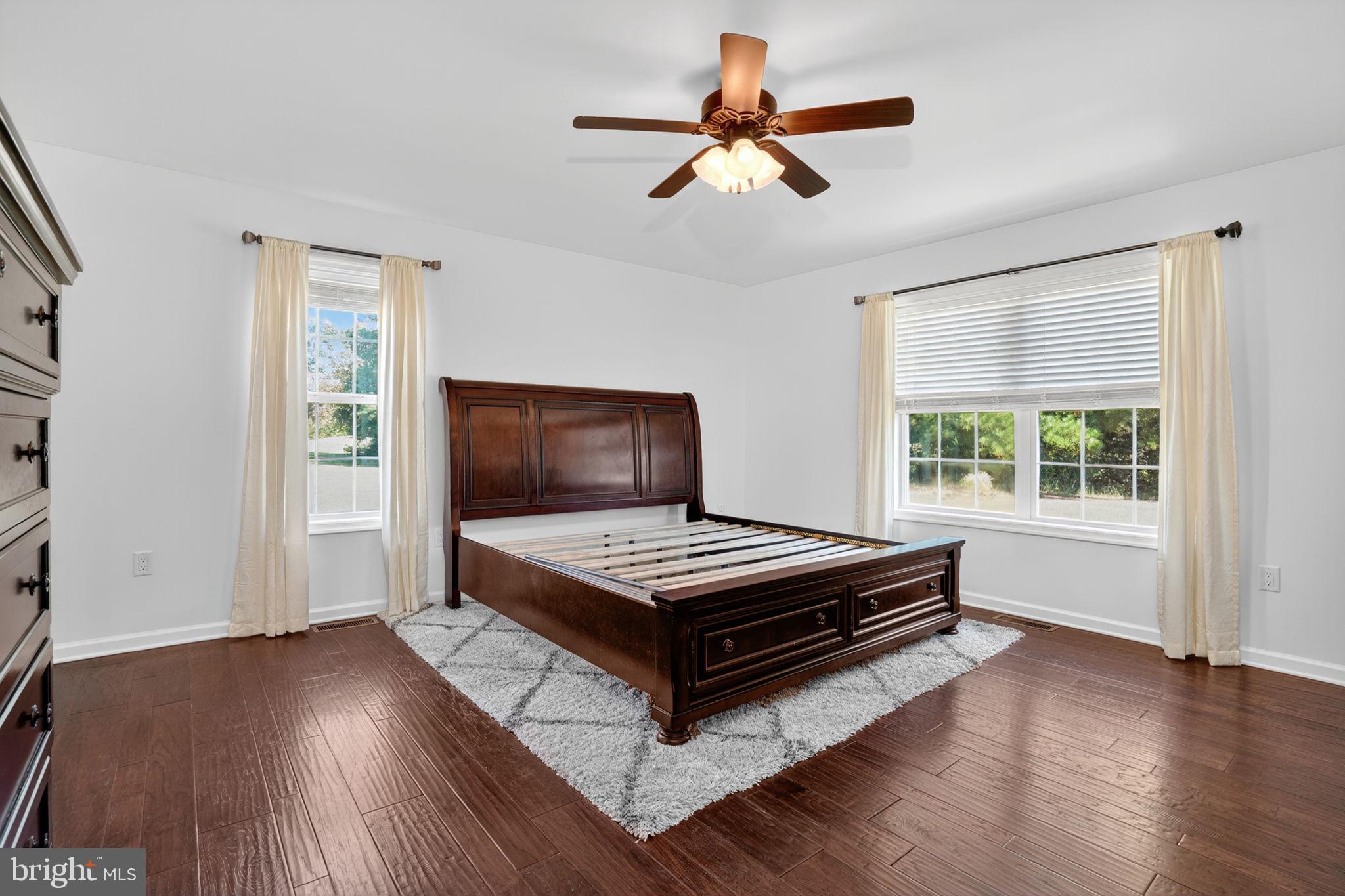 CAPTAIN'S COVE - Residential