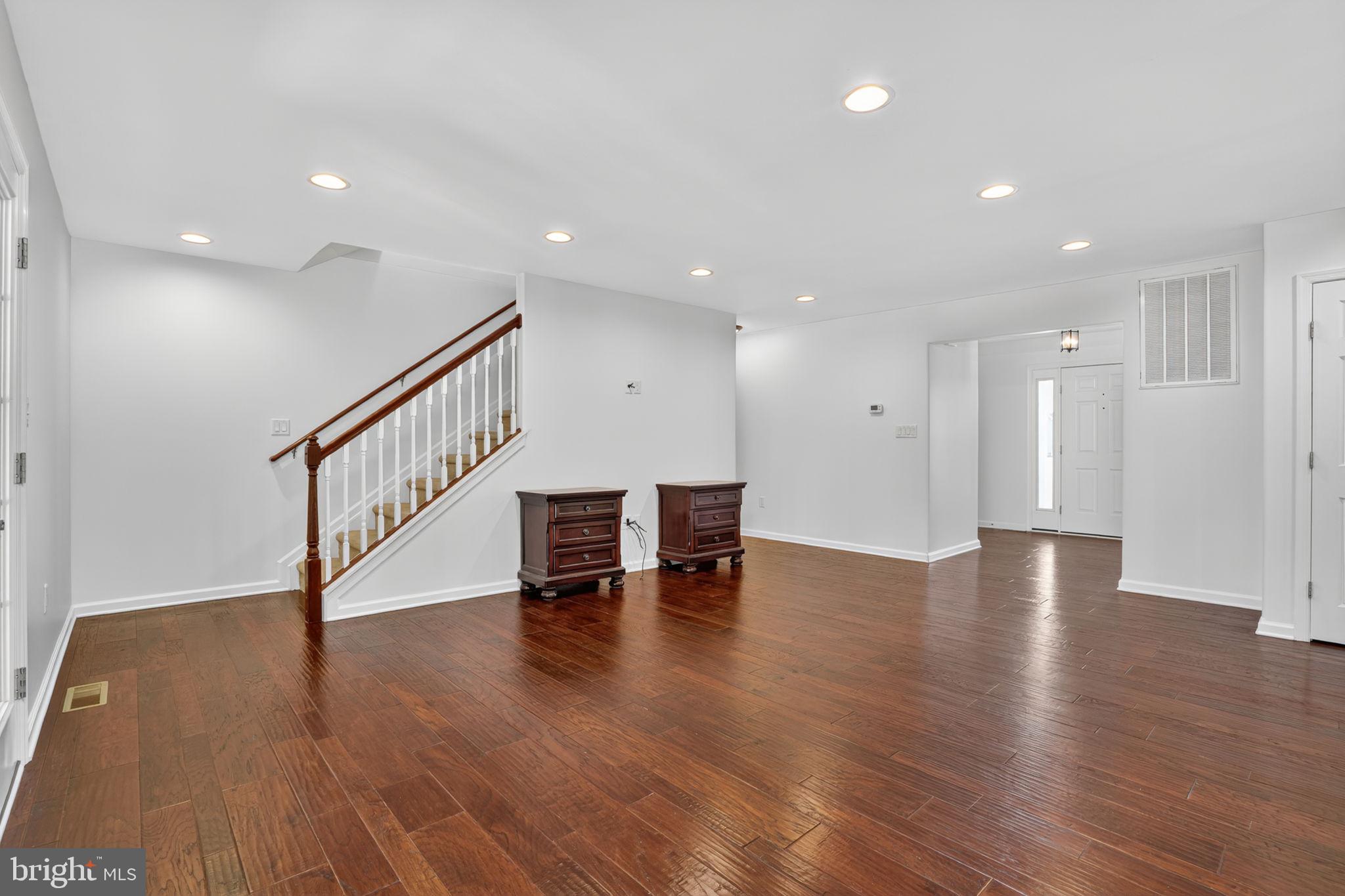 CAPTAIN'S COVE - Residential