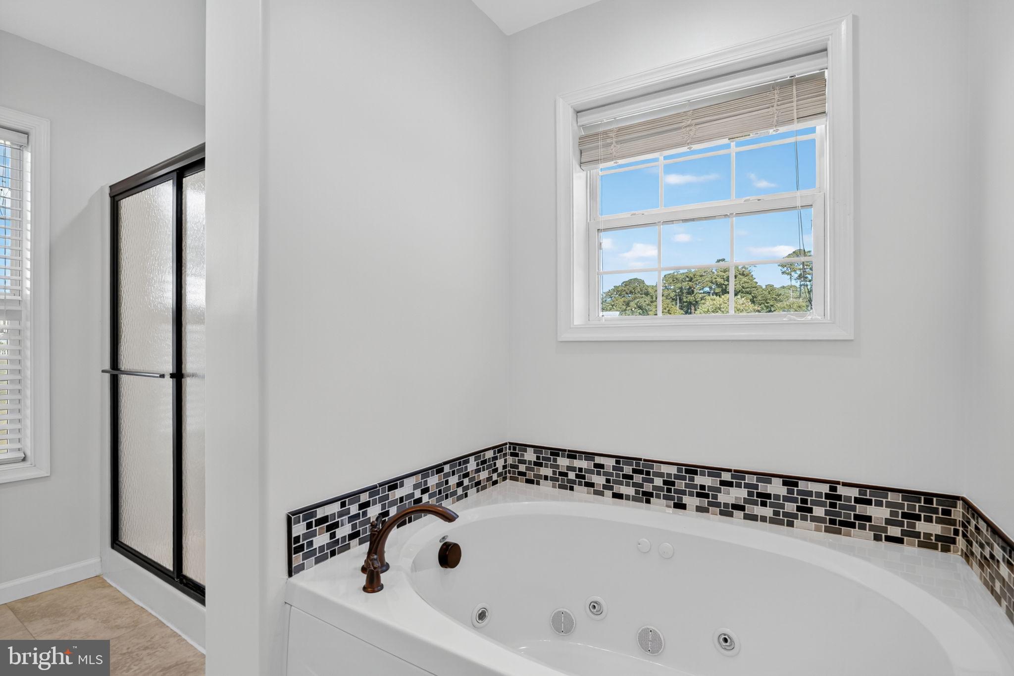 CAPTAIN'S COVE - Residential