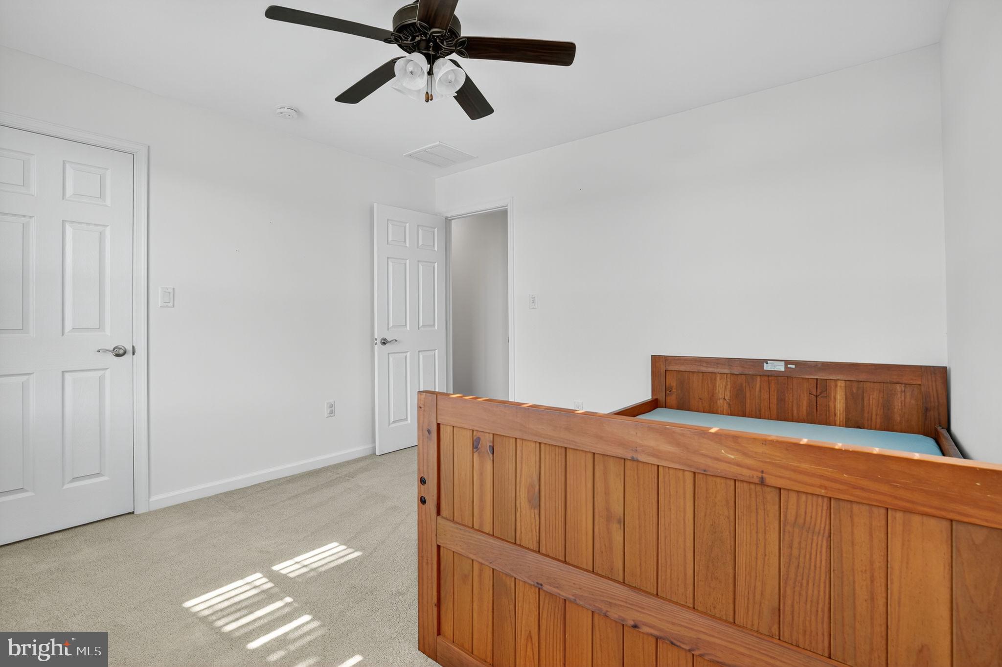 CAPTAIN'S COVE - Residential