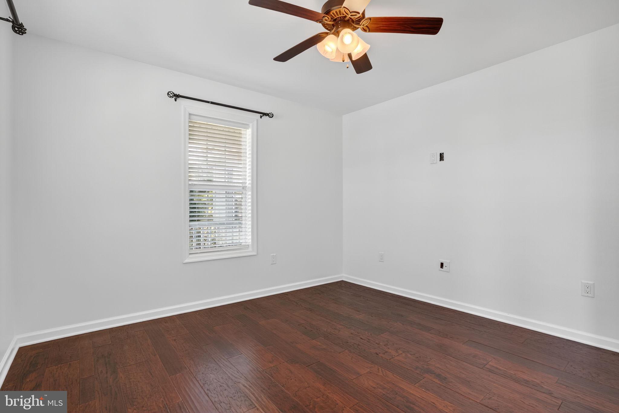 CAPTAIN'S COVE - Residential