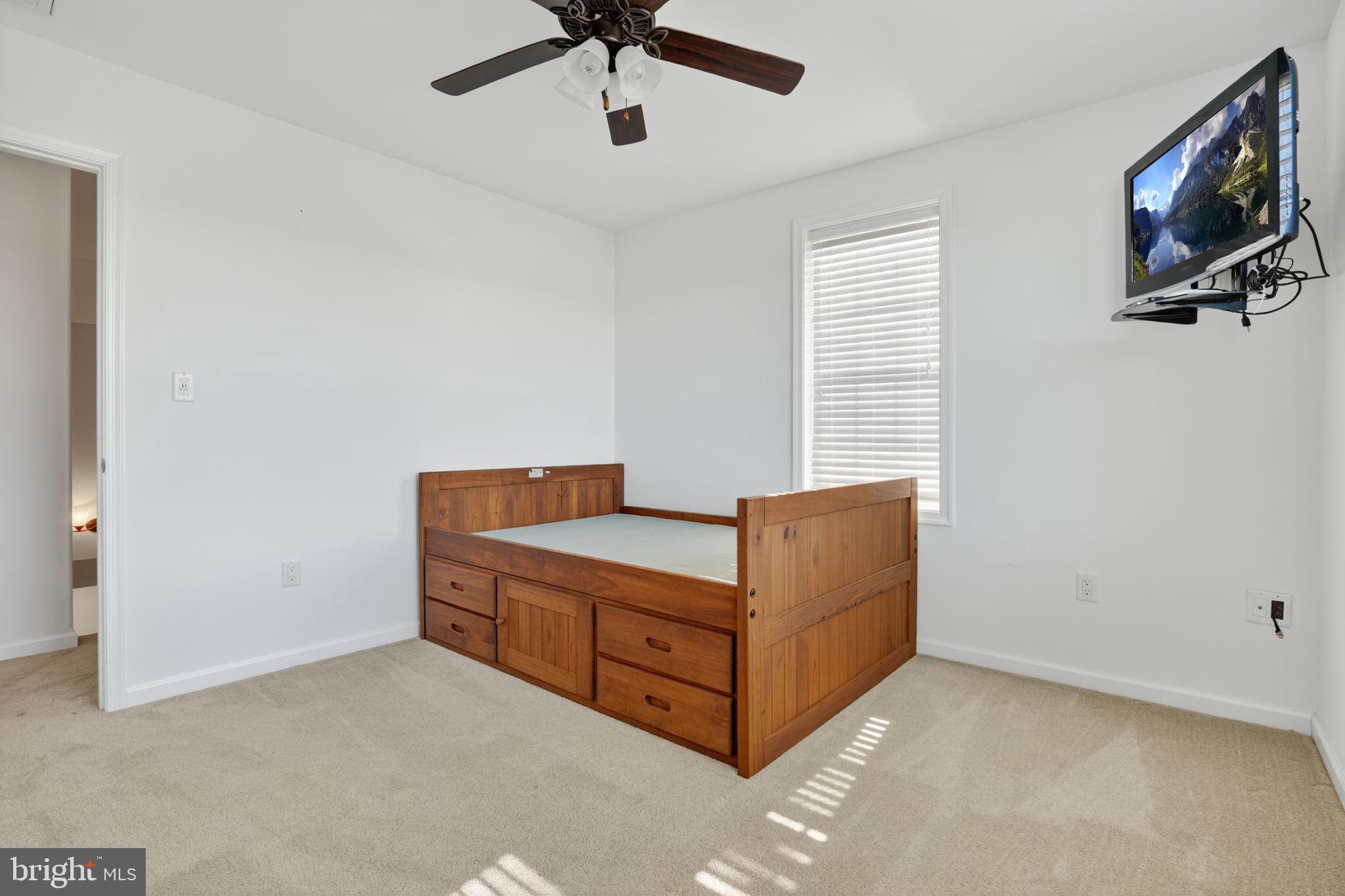 CAPTAIN'S COVE - Residential