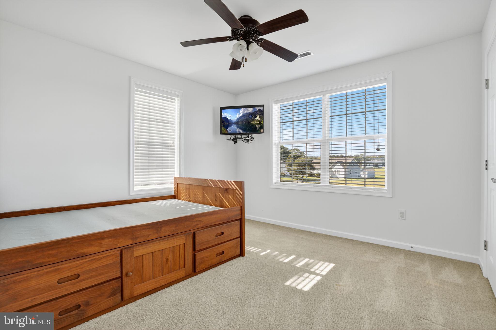 CAPTAIN'S COVE - Residential