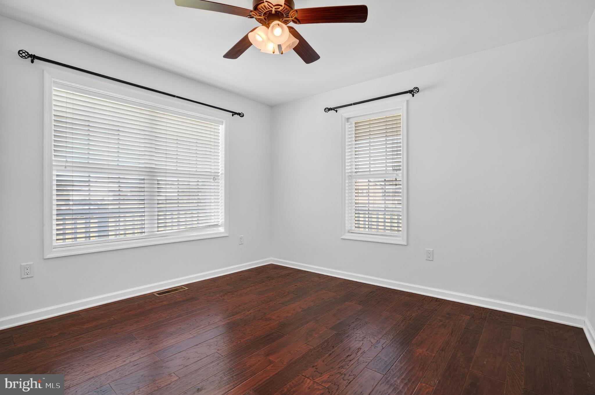 CAPTAIN'S COVE - Residential