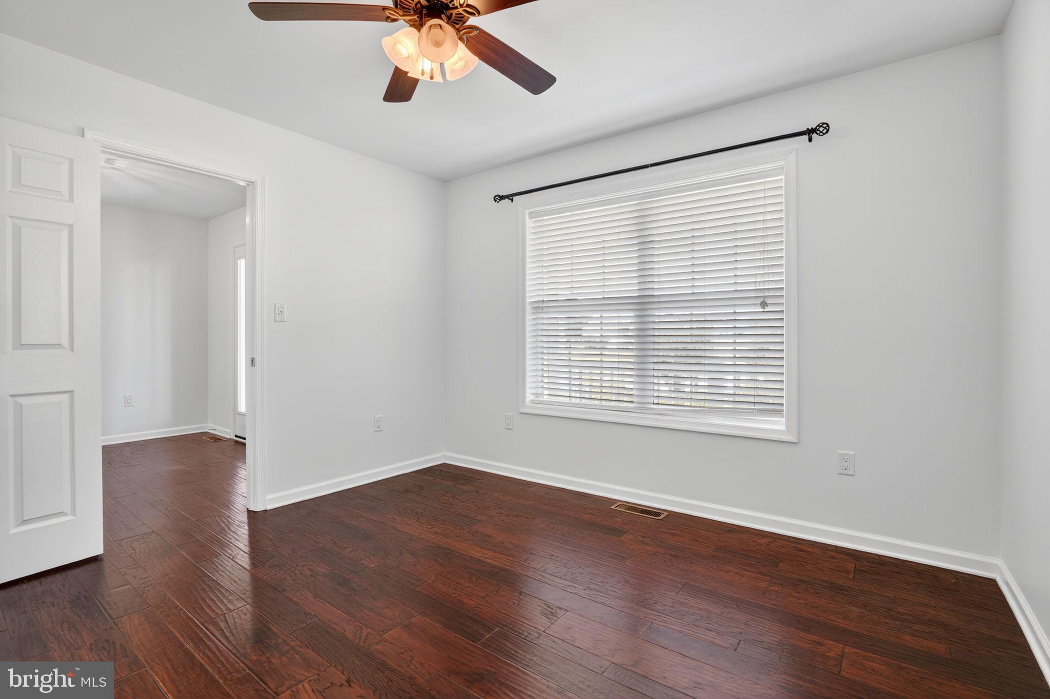 CAPTAIN'S COVE - Residential