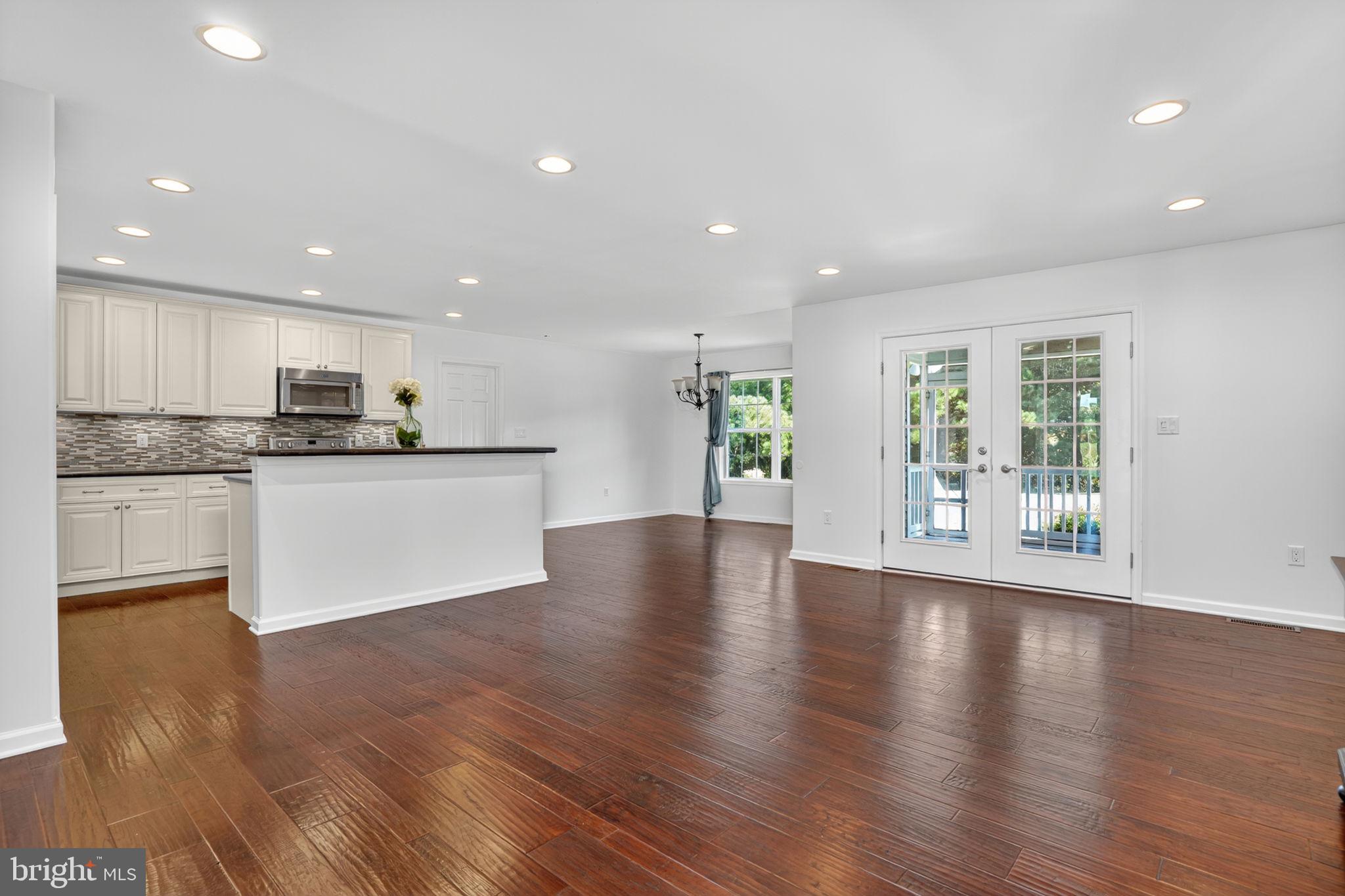 CAPTAIN'S COVE - Residential