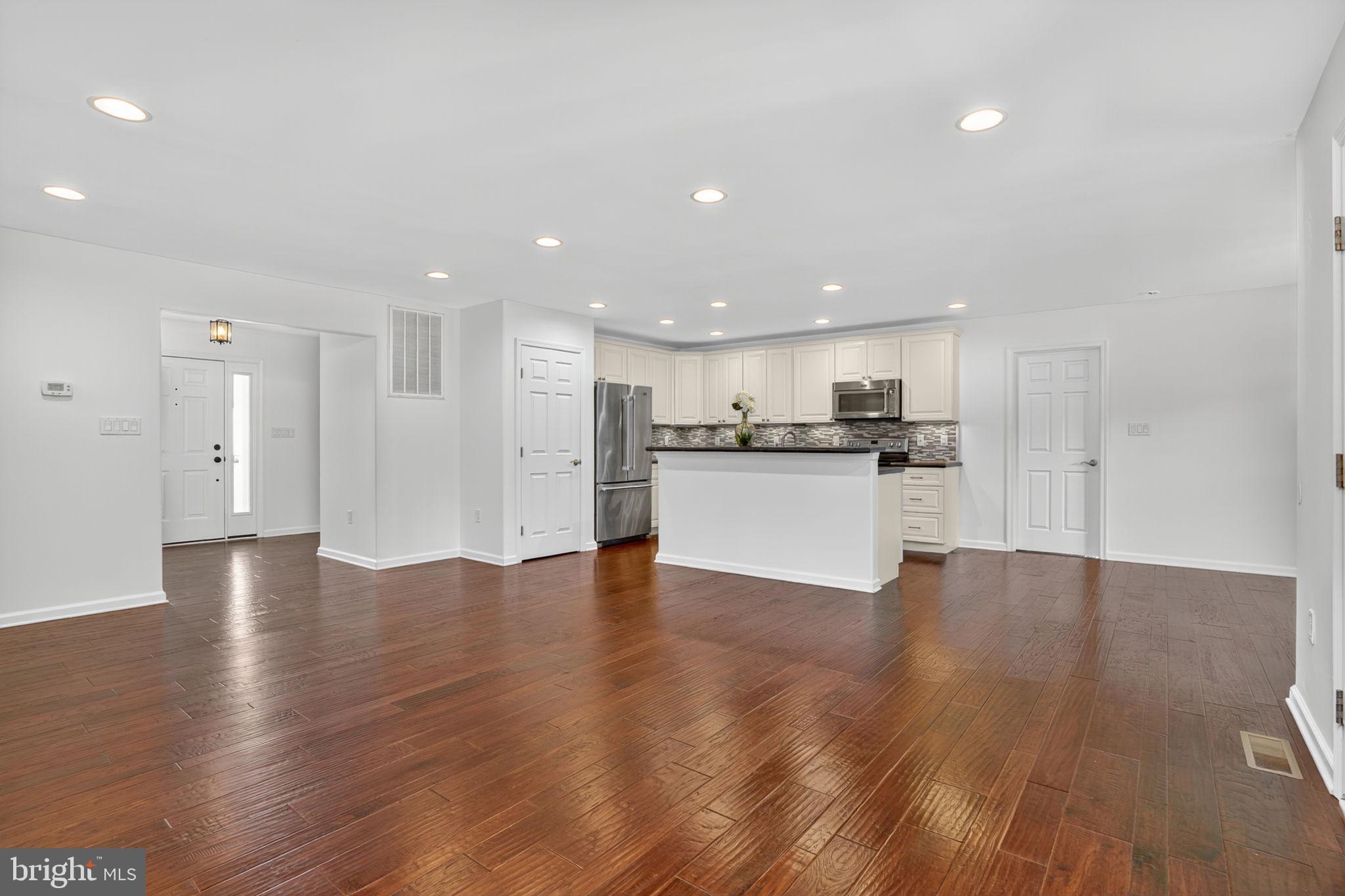 CAPTAIN'S COVE - Residential