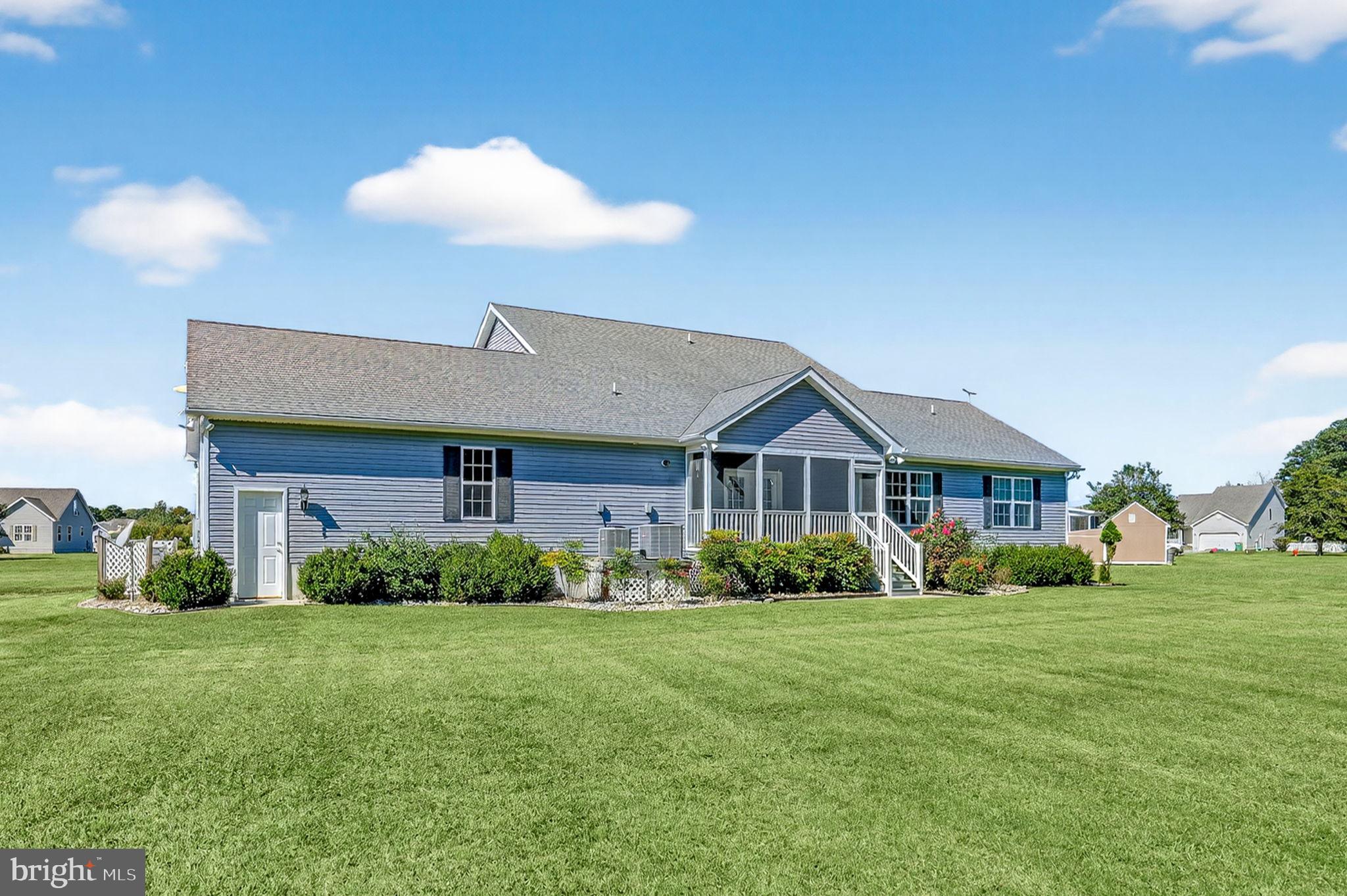 CAPTAIN'S COVE - Residential