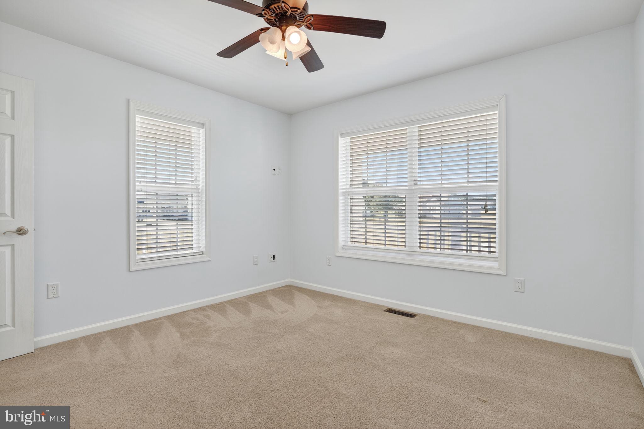 CAPTAIN'S COVE - Residential