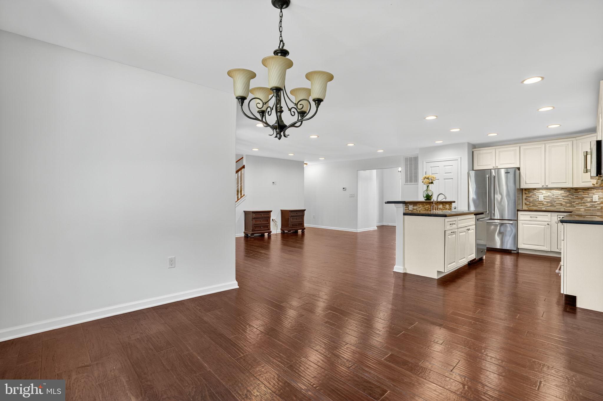 CAPTAIN'S COVE - Residential