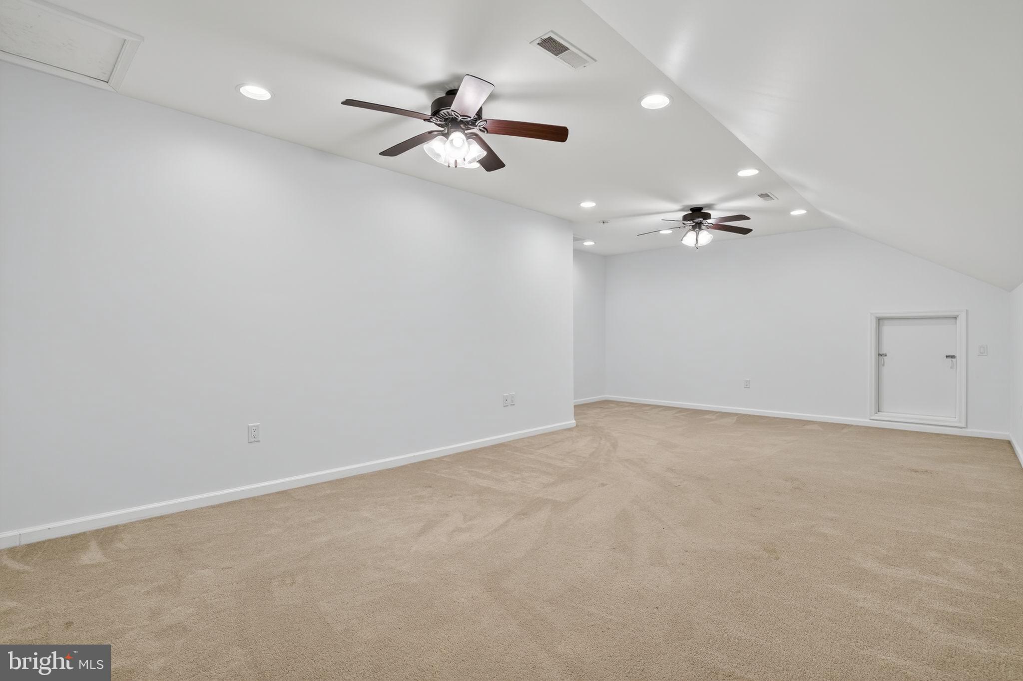 CAPTAIN'S COVE - Residential