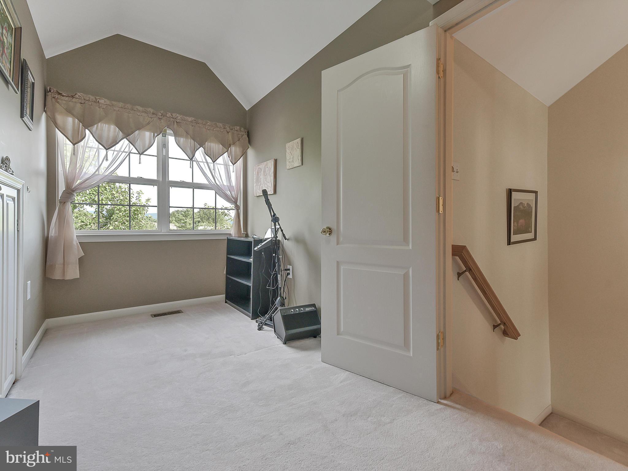 TUSCARORA KNOLLS - Residential