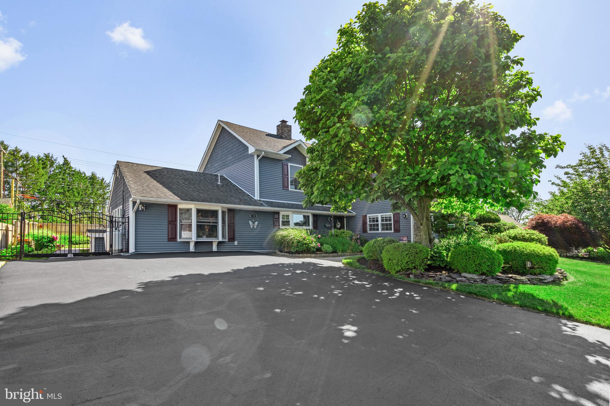 21 RED ROSE DRIVE