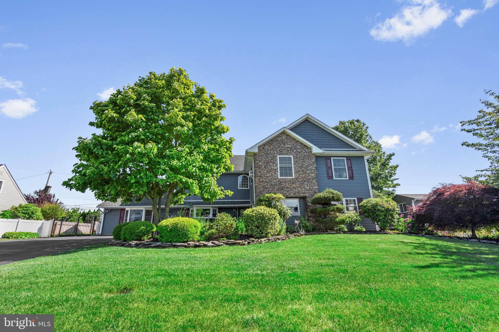 21 RED ROSE DRIVE