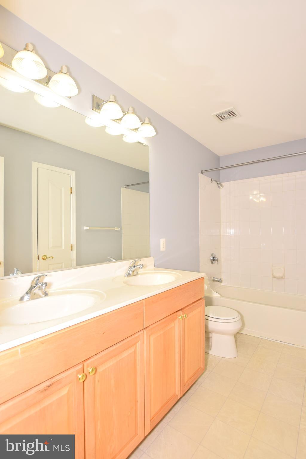 HICKORY OVERLOOK - Residential Lease