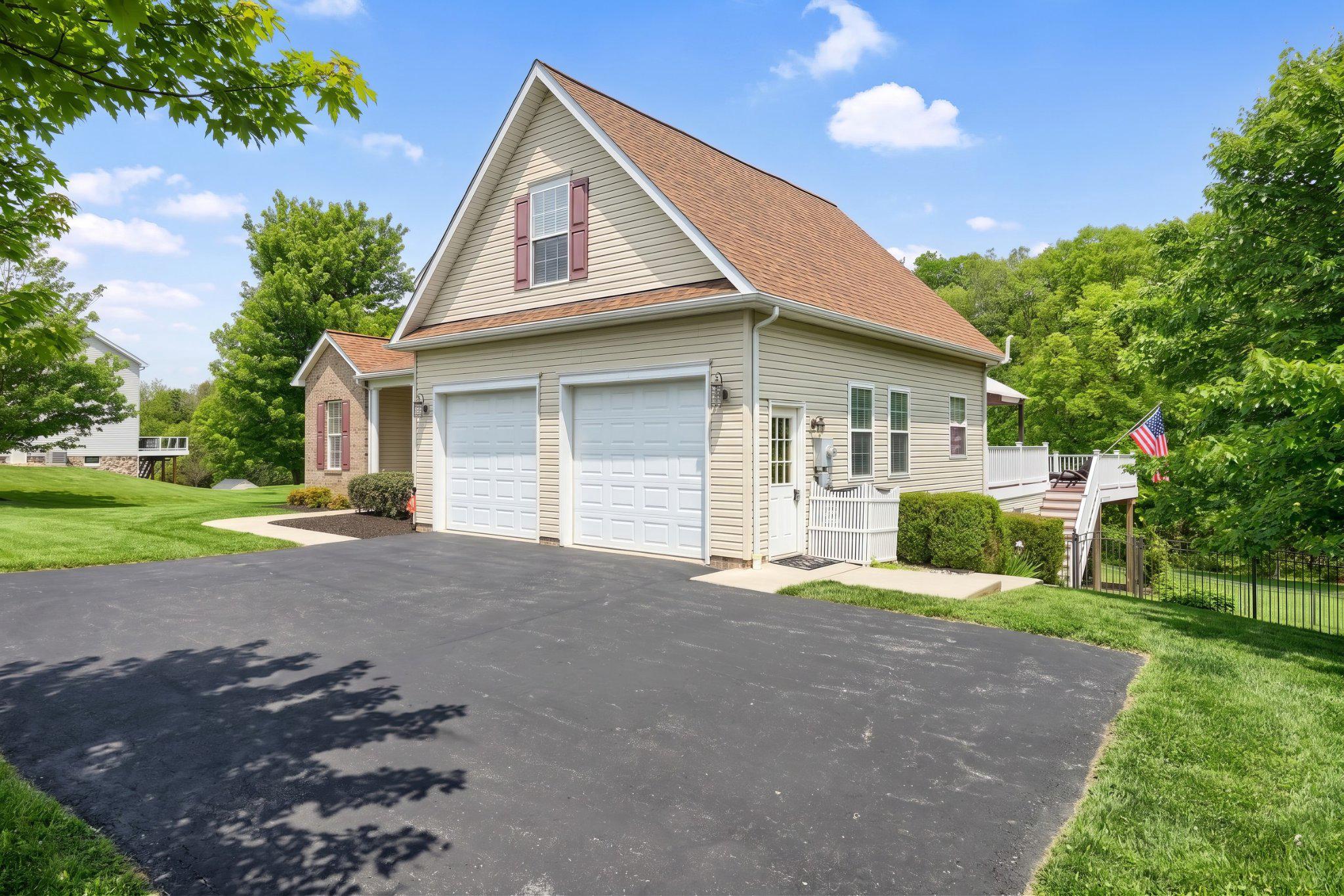 MAYERS SUMMIT - Residential