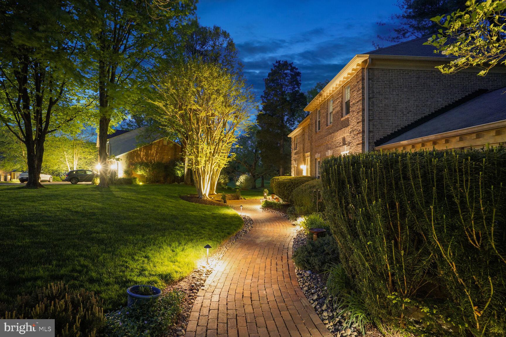 MC LEAN COUNTRY ESTATES - Residential