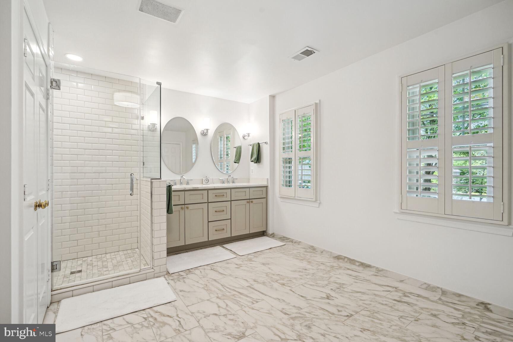 MC LEAN COUNTRY ESTATES - Residential