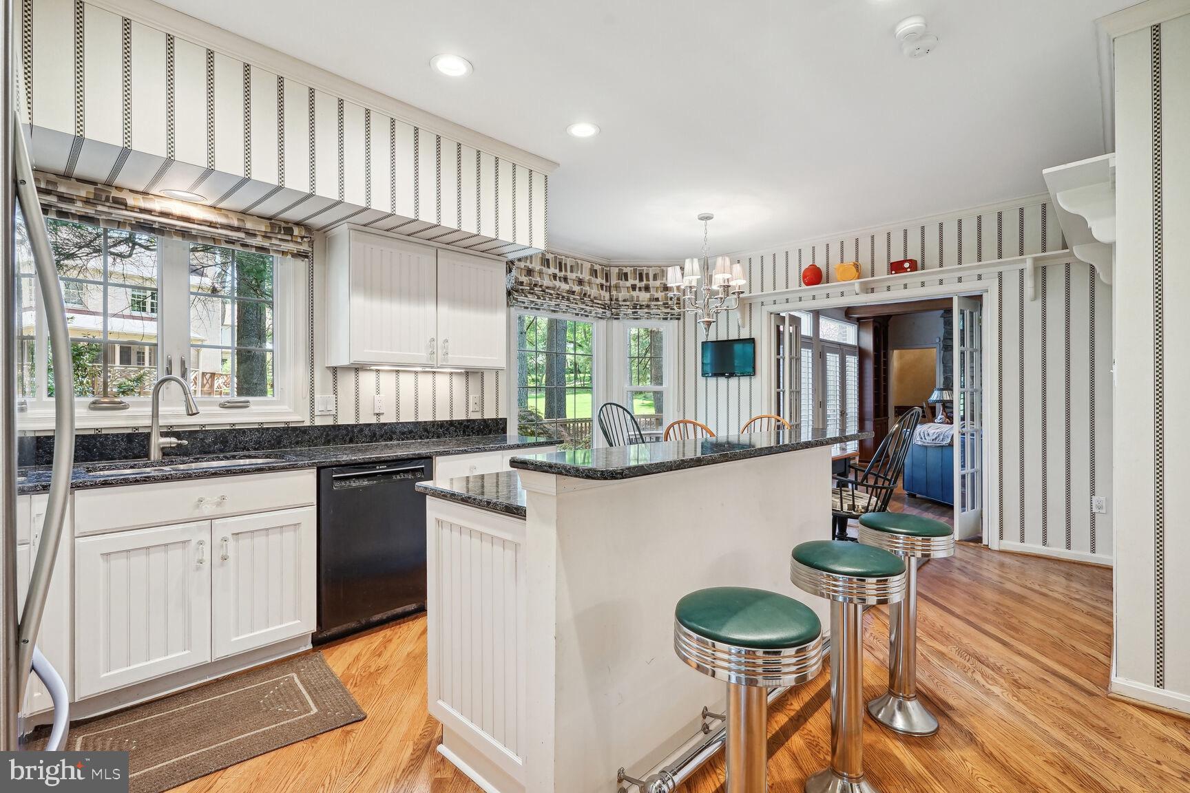 MC LEAN COUNTRY ESTATES - Residential