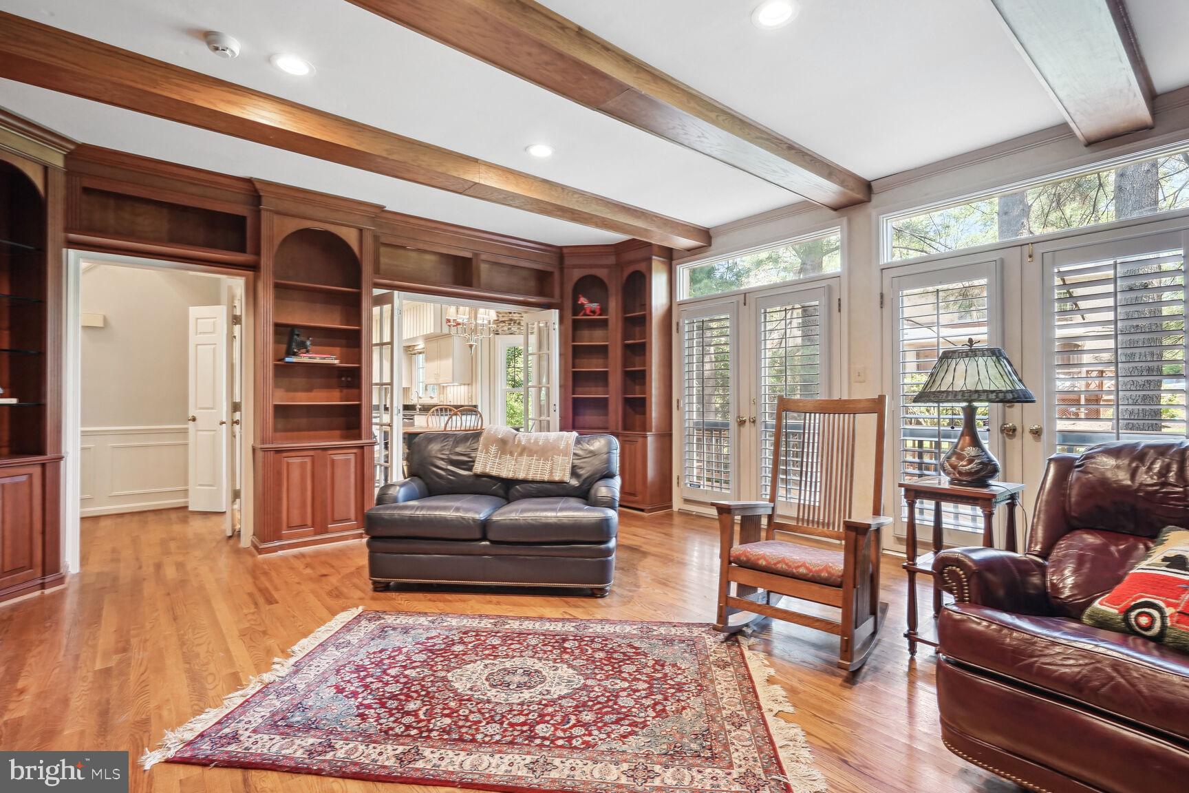 MC LEAN COUNTRY ESTATES - Residential