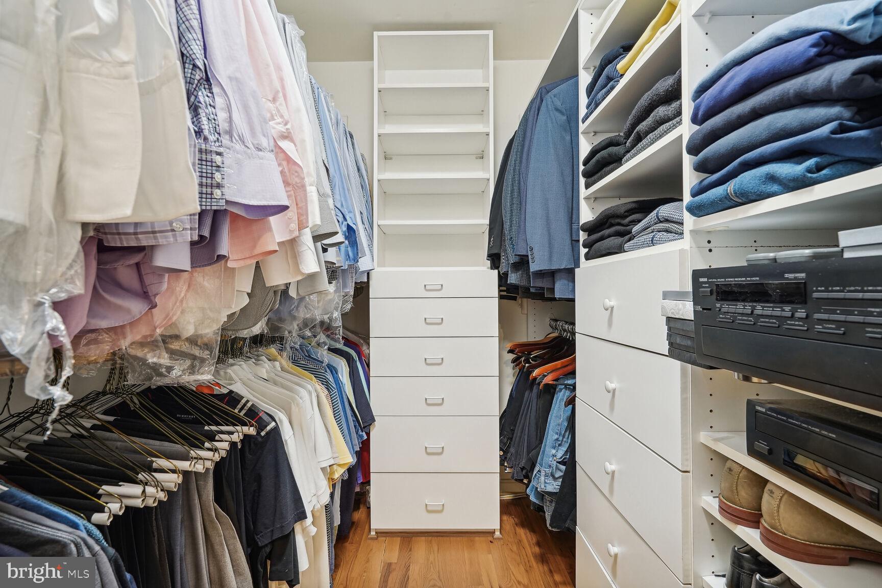 MC LEAN COUNTRY ESTATES - Residential