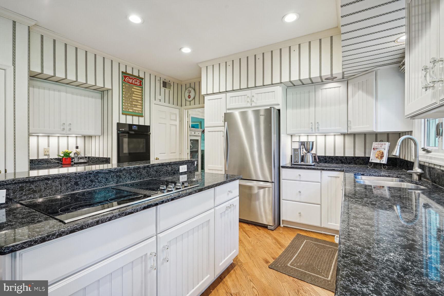 MC LEAN COUNTRY ESTATES - Residential