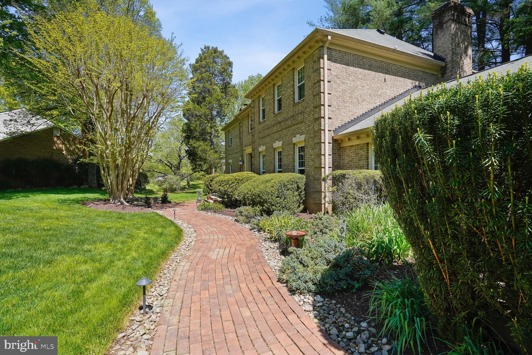 MC LEAN COUNTRY ESTATES - Residential