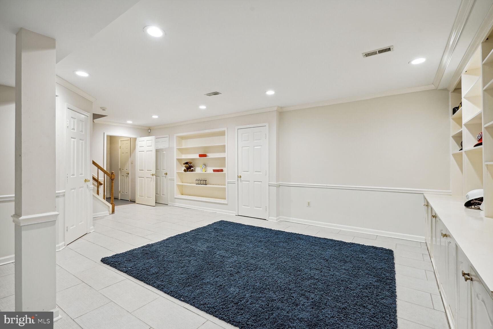 MC LEAN COUNTRY ESTATES - Residential