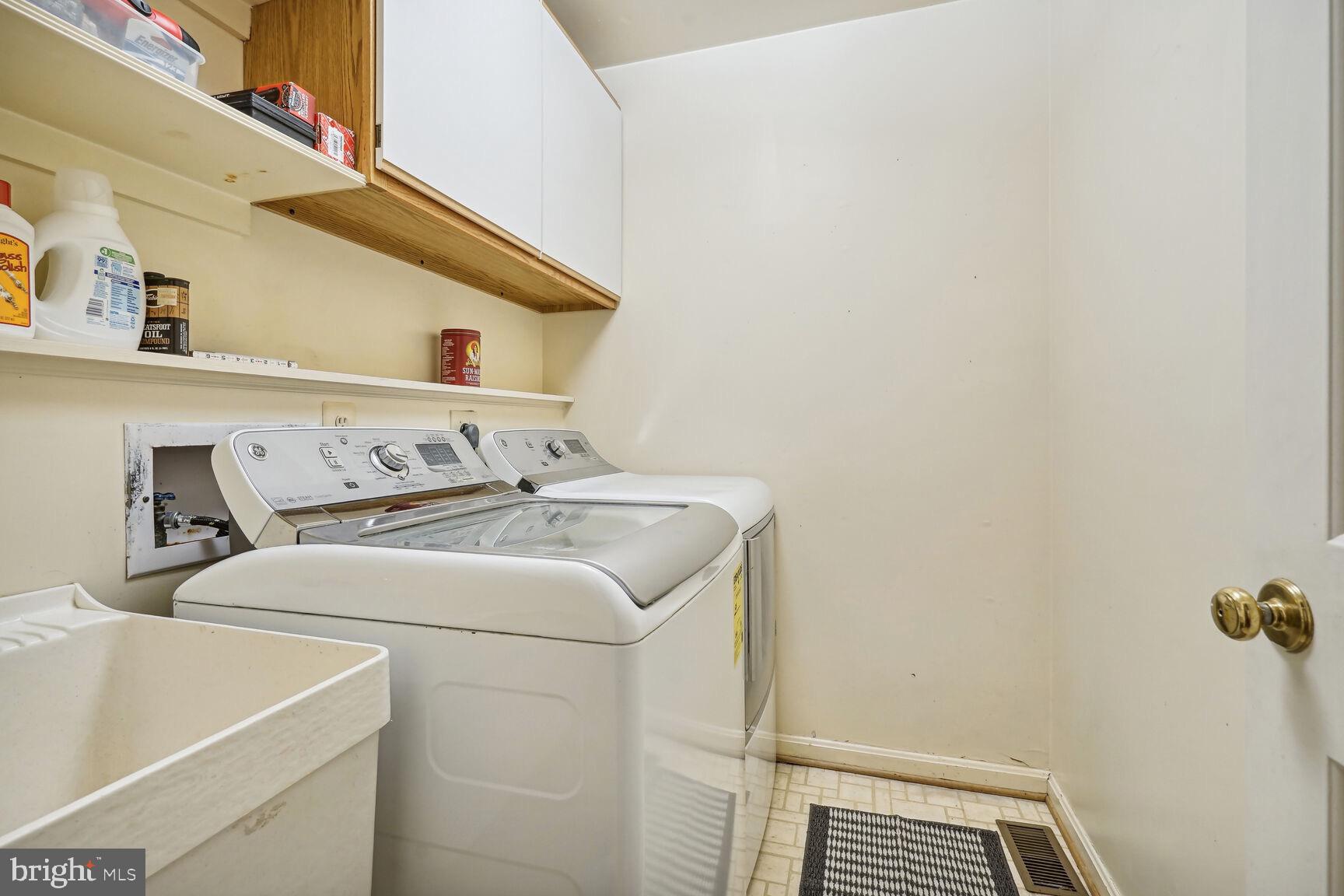 MC LEAN COUNTRY ESTATES - Residential