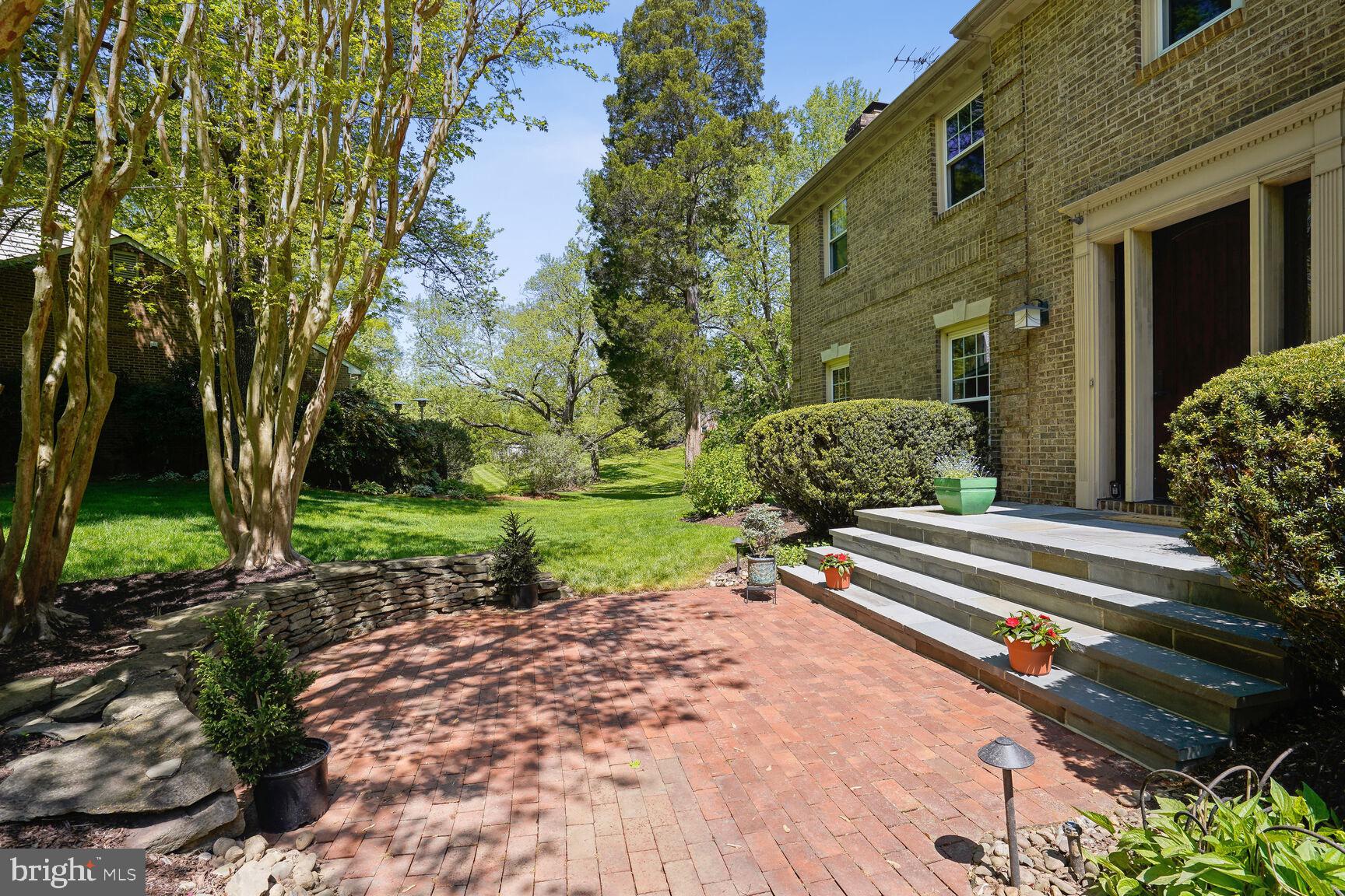 MC LEAN COUNTRY ESTATES - Residential