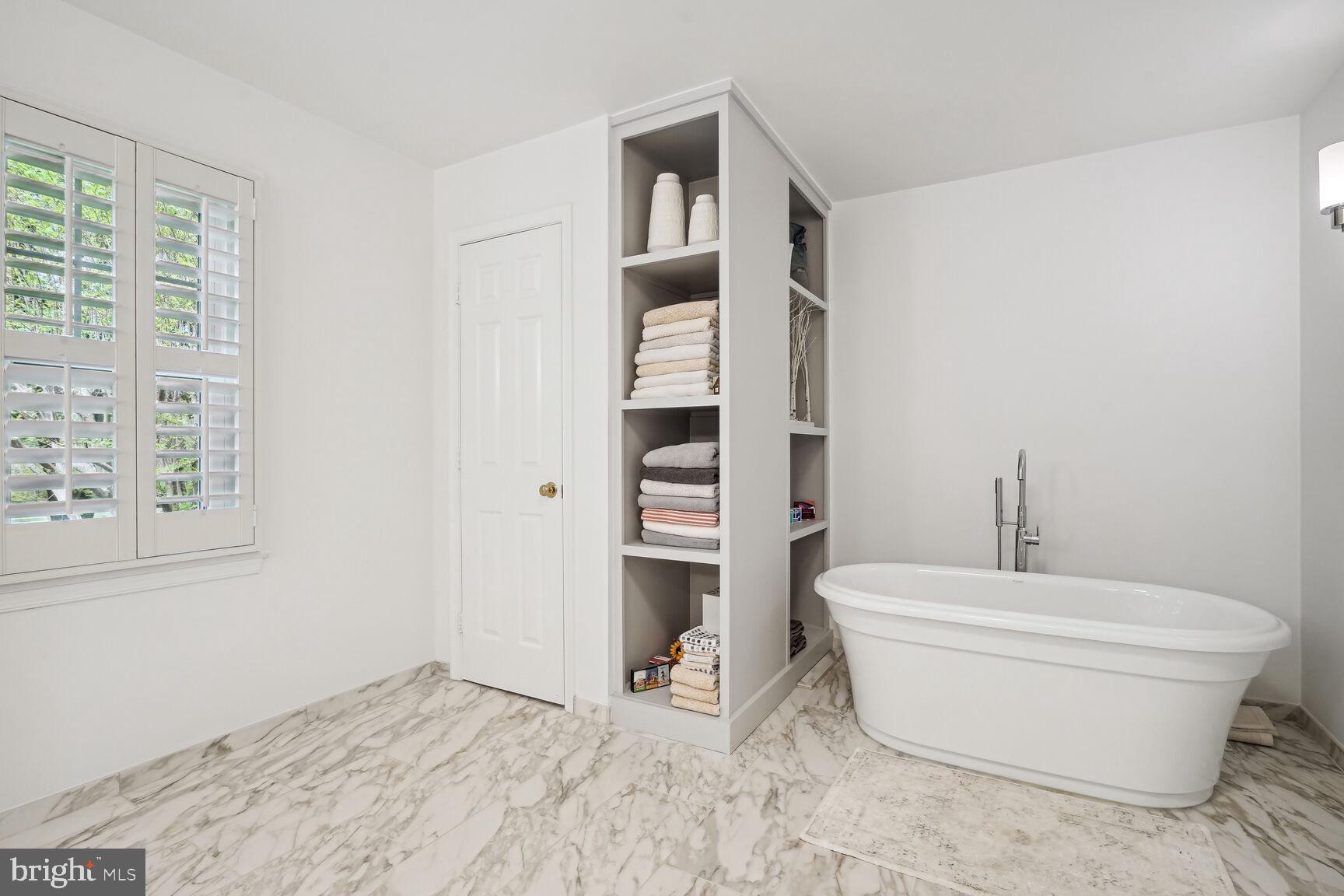 MC LEAN COUNTRY ESTATES - Residential