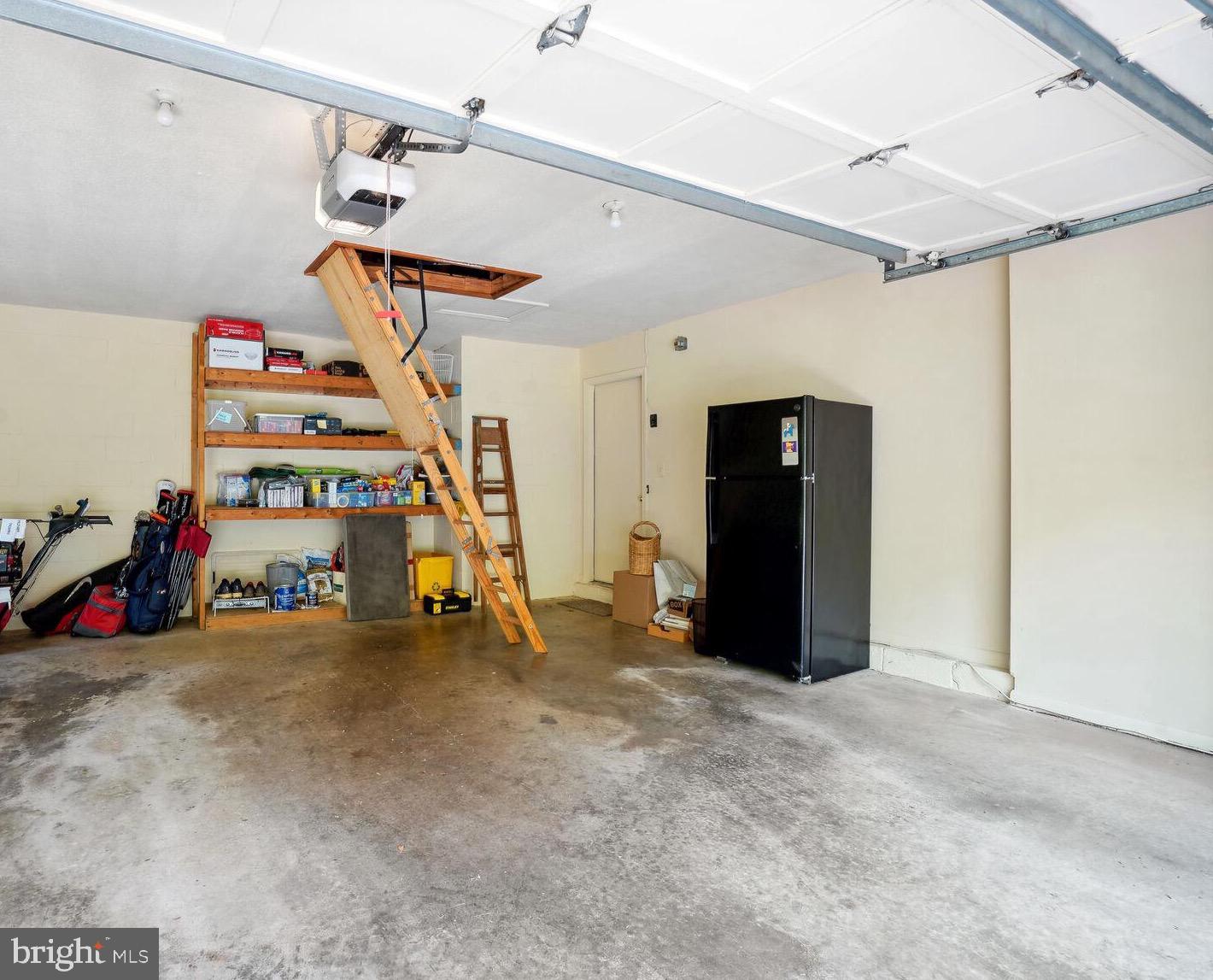 MC LEAN COUNTRY ESTATES - Residential