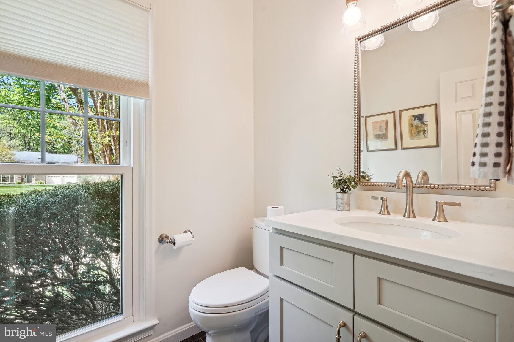 MC LEAN COUNTRY ESTATES - Residential