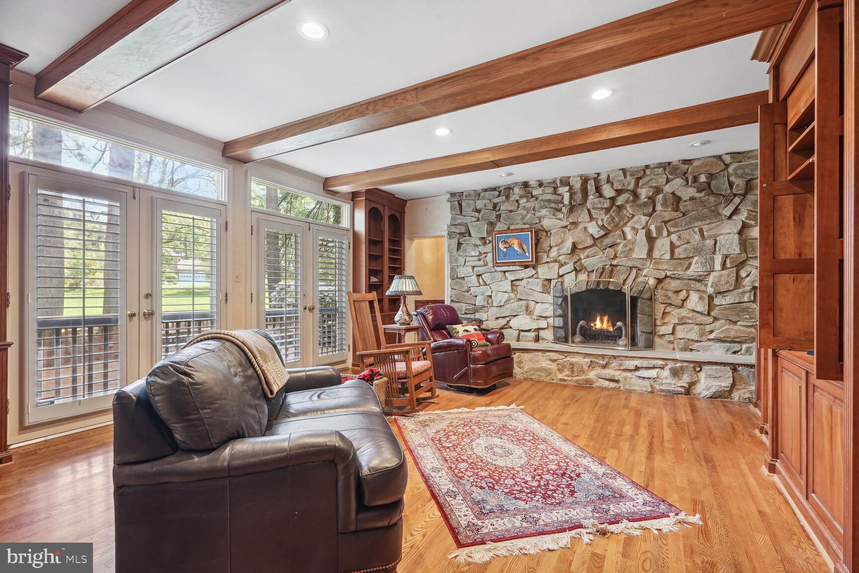 MC LEAN COUNTRY ESTATES - Residential