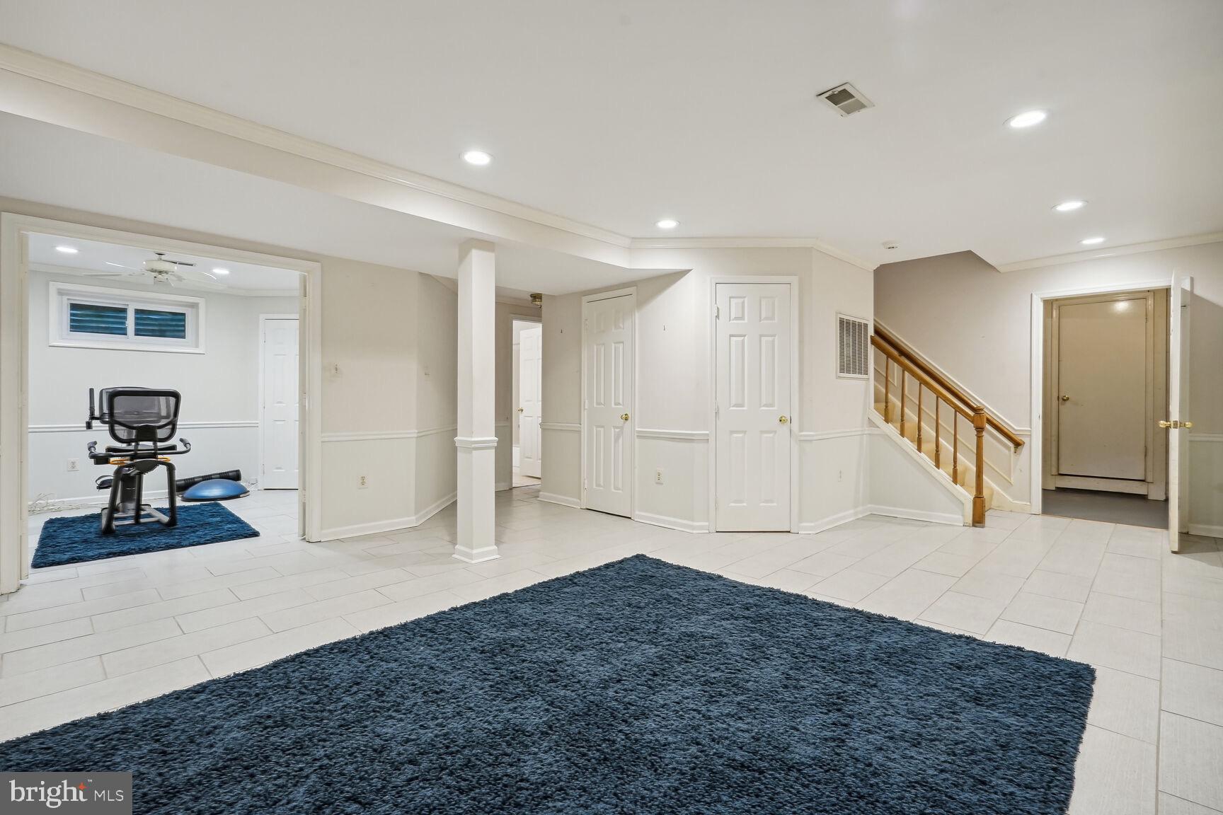 MC LEAN COUNTRY ESTATES - Residential