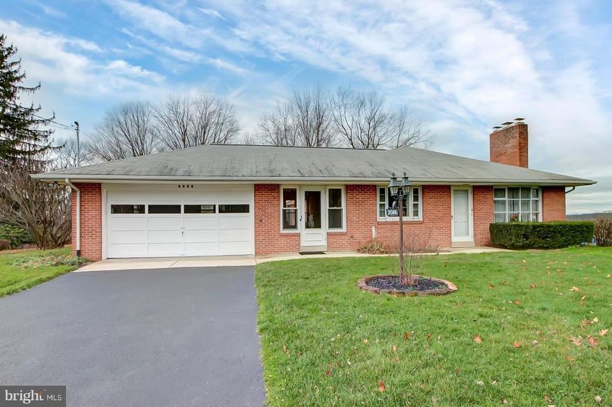 TAKING BACK UPS         BRICK RANCHER HAS 4 NICE SIZE BEDROOMS WITH PLENTY CLOSET SPACE. HARDWOOD FLOORS THRU OUT ON 1.25 PLUS LEVEL ACRE LOT WITH STORAGE SHED  BREEZWAY  2 CAR ATTACHED GARAGE W/OVERHEAD STORAGE LIVINGROOM- BRICK FIREPLACE,UPDATED BATH, BUILTIN BOOKCASES. BASEMENT WITH OPPORTUNITY HAS PARITALLY FINISHED CLUB WITH FIREPLACE, LAUNDRY,STORAGE ,BATH