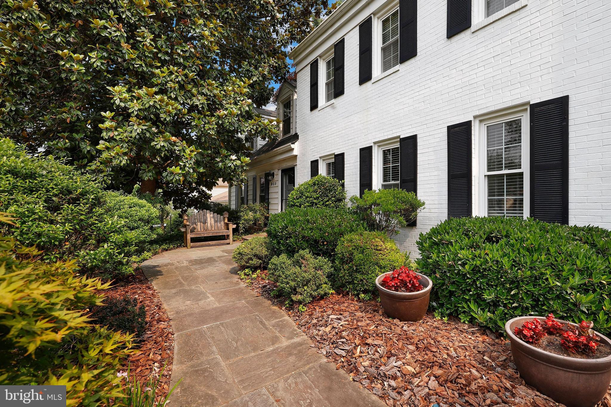 COLLEGE GARDENS - Residential