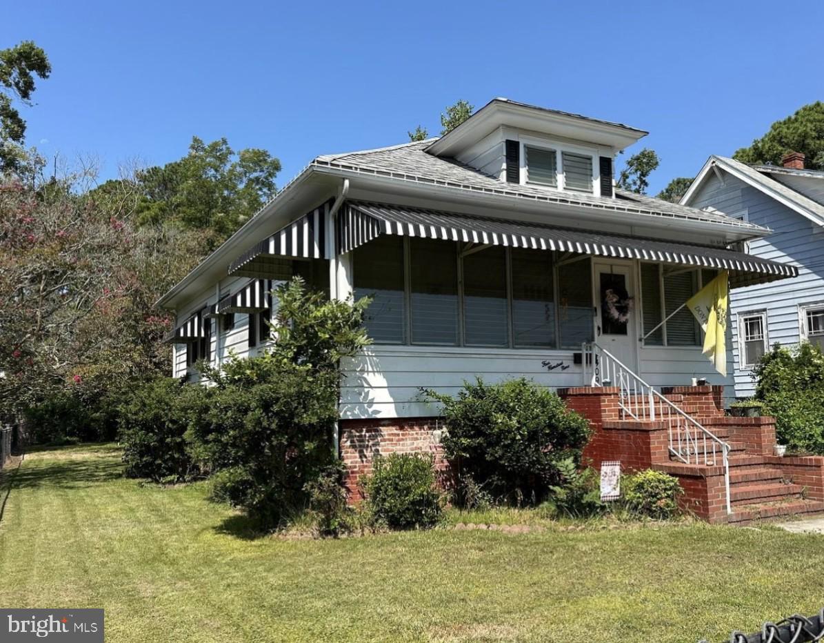 Welcome to 409 Myrtle Street, nestled in the heart of Crisfield…proudly known as the Seafood Capital of the World! 🌊🦀
This charming 2-bedroom, 1.5-bath bungalow captures the essence of Chesapeake Bay heritage and small-town coastal charm. Inside, you’ll find a practical and inviting layout featuring a combined living and dining area, a full bathroom, and a half bath currently serving as a laundry room which offers both comfort and versatility.
Whether you’re seeking a cozy full-time residence or an ideal seasonal getaway, this home is full of potential and ready for its next chapter.
Don’t miss your chance to own a slice of Crisfield’s rich history.
Schedule your showing today!