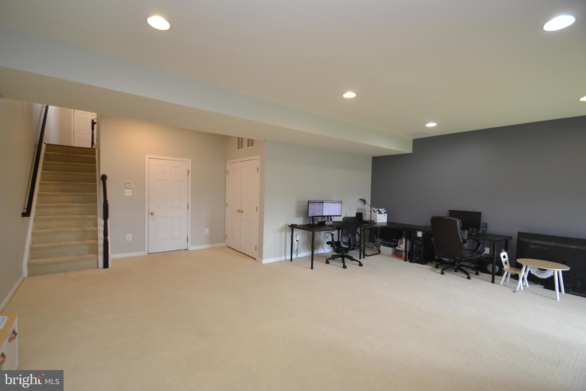 SOUTH RIDING - Residential Lease