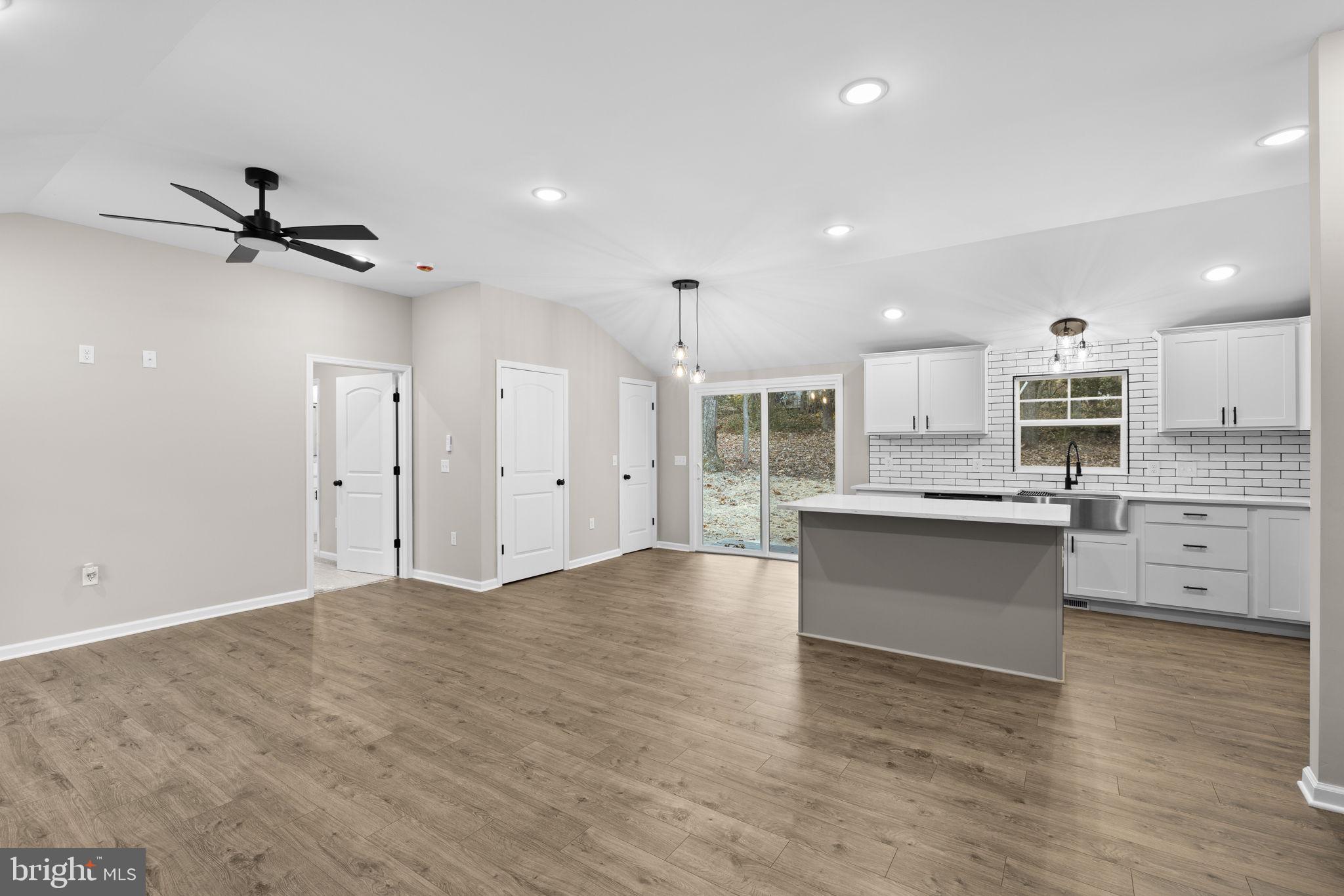 LIVINGSTON VILLAGE - Residential