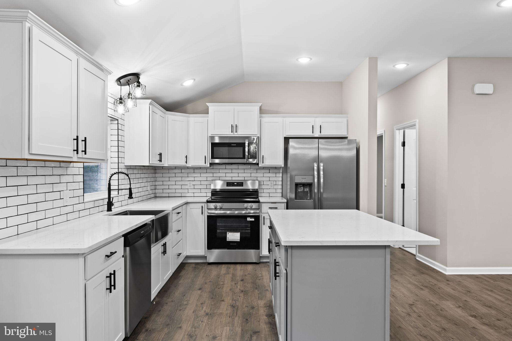 LIVINGSTON VILLAGE - Residential