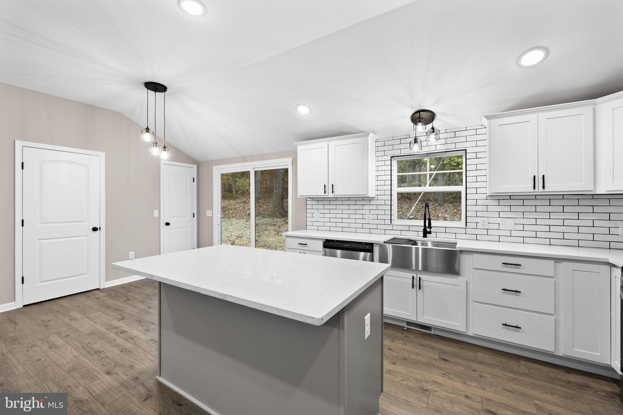 LIVINGSTON VILLAGE - Residential