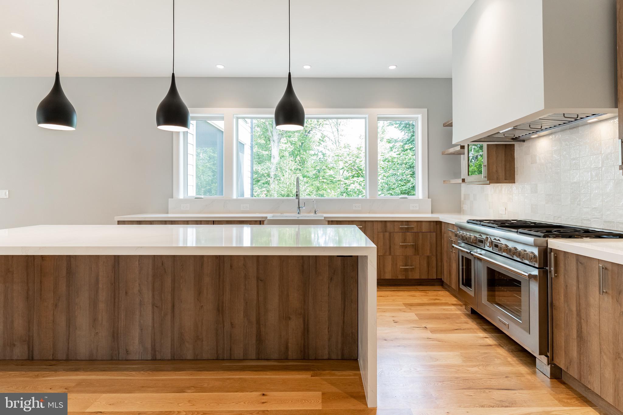 COUNTRY CLUB HILLS - Residential