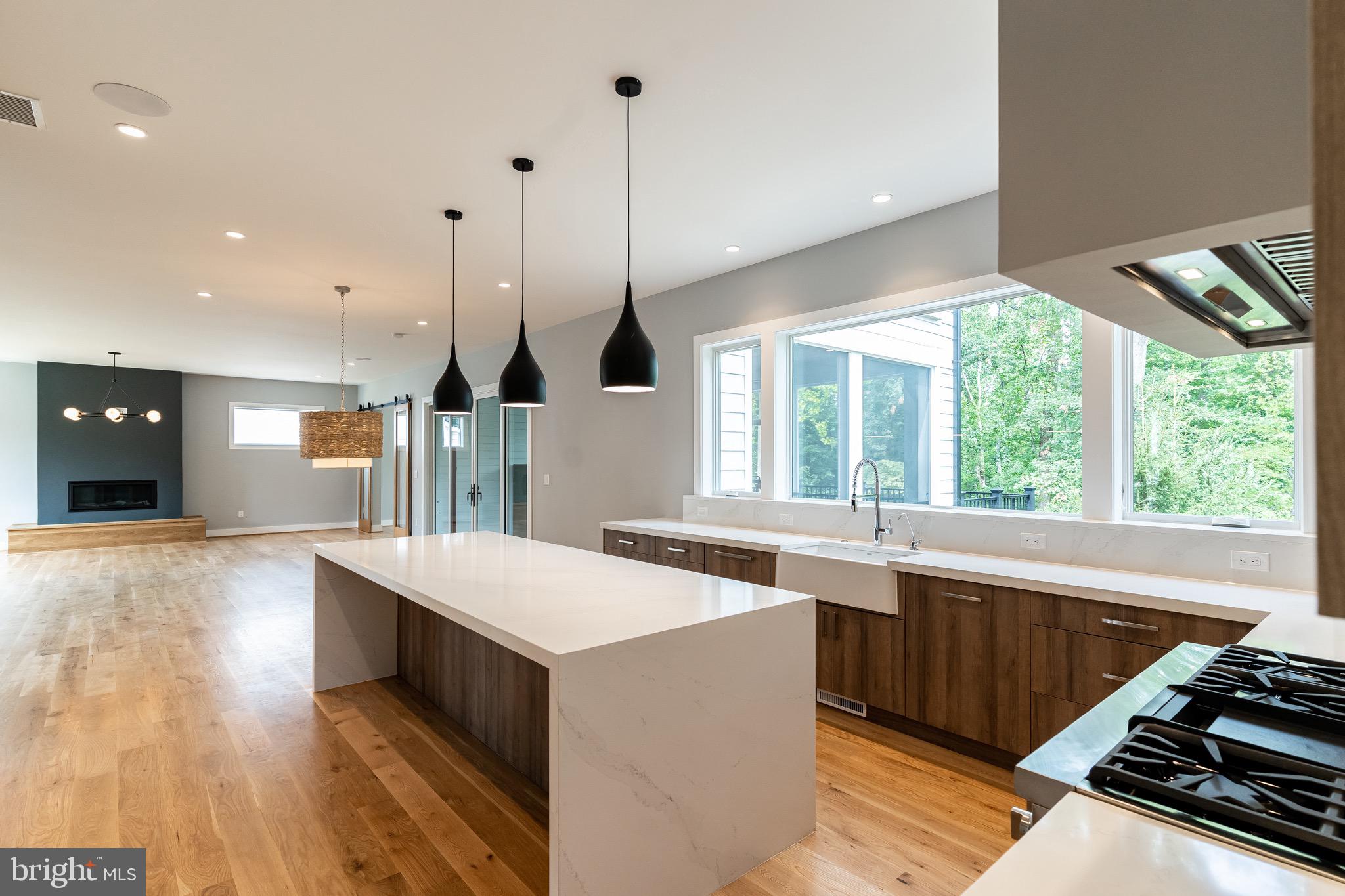 COUNTRY CLUB HILLS - Residential